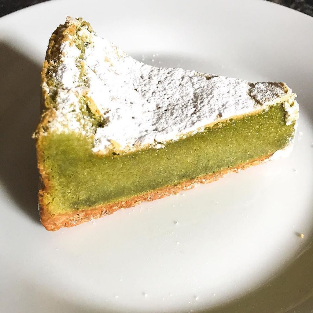 BFinLondon's tweet photo. What’s not to love in this #green #matchacake @ it has the looks, it has the flavour, it’s super moist and it fits the holidays season tone! 👌🏻😋😋😋 https://t.co/fZZkNWGD22