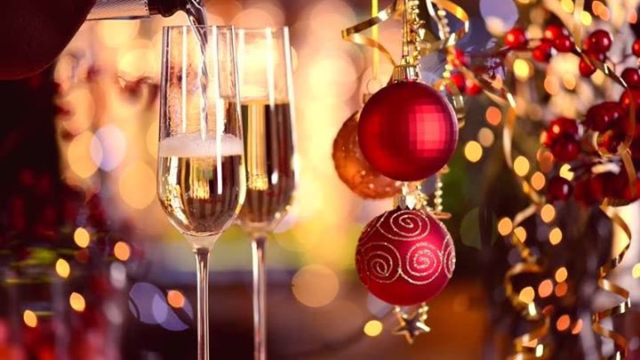 Brain_Squall's tweet photo. Happy #NYE2017! Here’s 50 ways to Ring in the New Year: https://t.co/roamISW5x8 https://t.co/HsSwwELE7P