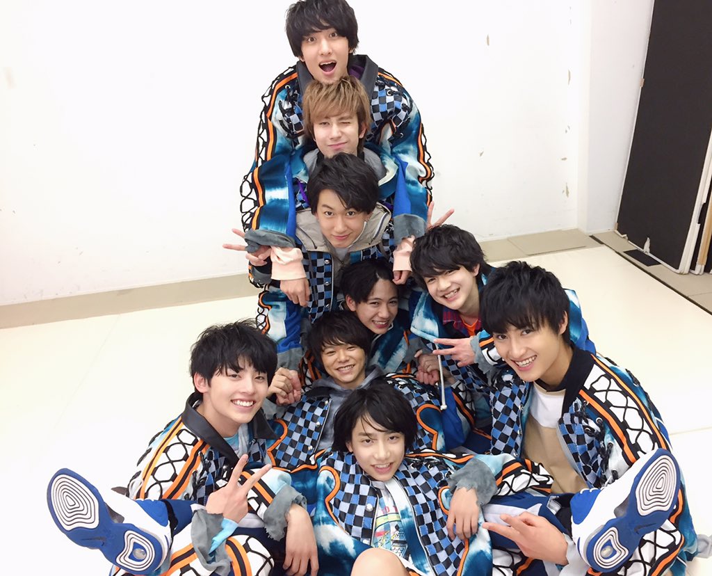 Supdra_staff's tweet photo. 2017年、一緒にスパドラを作り上げてくれてありがとうございました！
皆さんがスパドラのファンであることに誇りを持てるように、2018年もその先もエンターテイメントを届け続けます。 #スパドラ https://t.co/UbJJebwuww