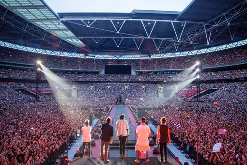 theAndyshop's tweet photo. WE COULD BE THE GREATEST TEAM THAT THE WORLD HAS EVER SEEN
#1DISALIVE https://t.co/QvP7tmgJ6V