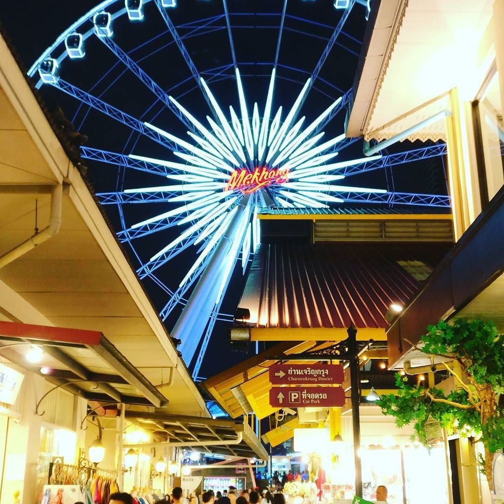 pypwithniko's tweet photo. #happynewyear #ferriswheelfun #2018 #familyfun #loveferriswheel https://t.co/POZjsX9a48 https://t.co/bd5b7pA0W1