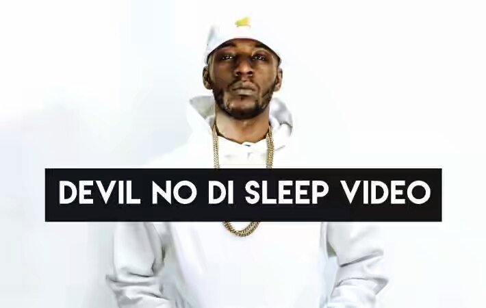 nduttuofficial's tweet photo. Rétro 2017 🎥🎥

Quel a été pour vous le meilleur clip livré par @JoviLeMonstre  ?? 
1-Ou même 
2-Devil No Di Sleep https://t.co/4GoE80vhJj