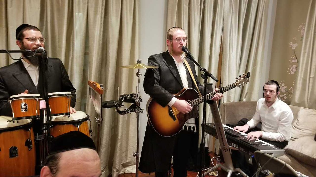 Last night's uplifting kumzitz at an exquisite sheva brachos with <a href="/AvrumyStraus/">A S</a> and <a href="/Elifeinsteinn/">Eli Feinstein</a>
#רזא_דשבת