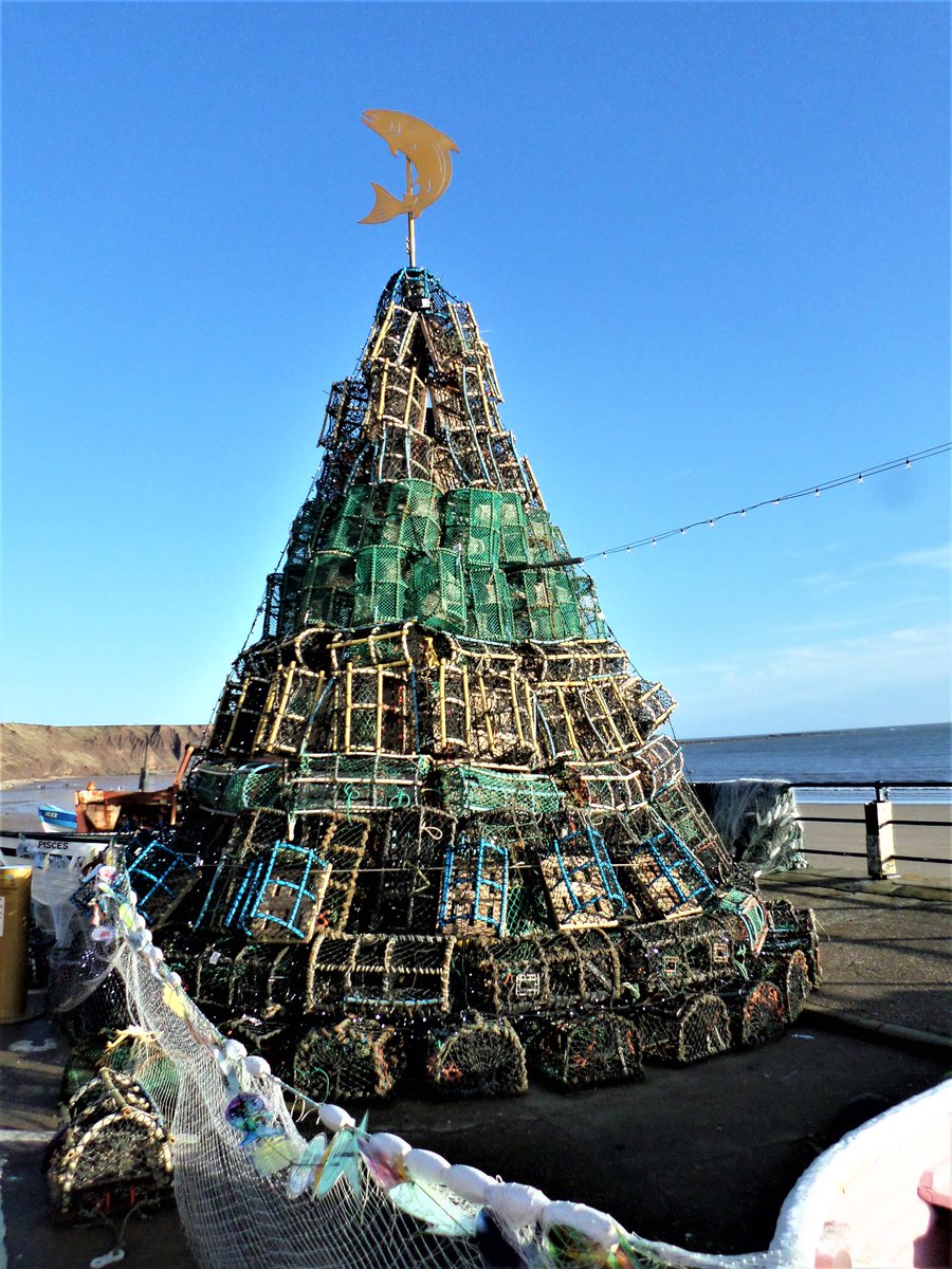 WaltonBob's tweet image. A masterly Christmas tree on the Cobble Landing in #Filey made from twinkling lobster pots, shows the way for fishy festive fun.