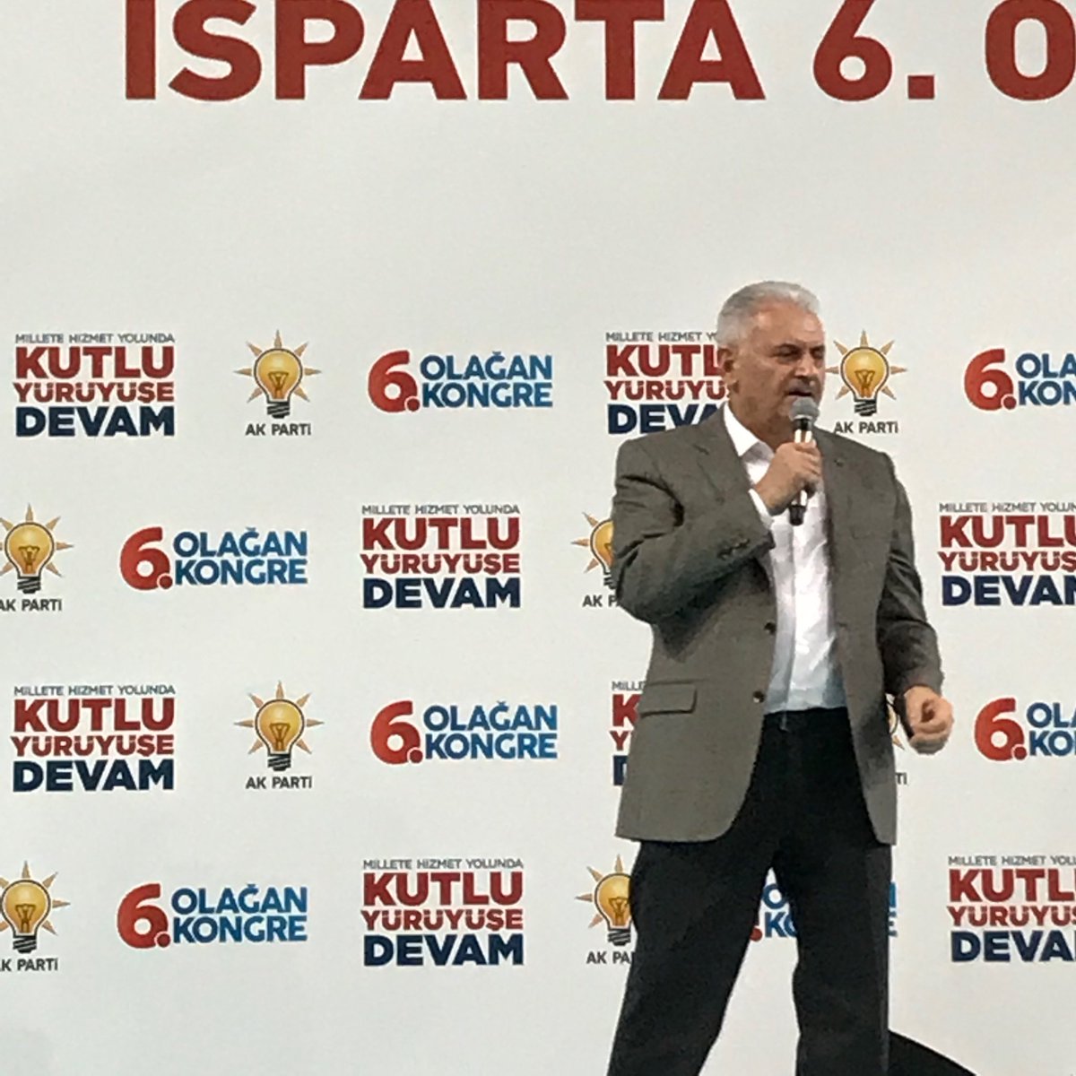 VeyselEroglu's tweet photo. Gönüller, Göller ve Göletler diyarı Ispartadayız. Başbakanımız Isparta 6. Olağan İl Kongresinde hitap ediyor. @TC_Basbakan https://t.co/27qodzevh7