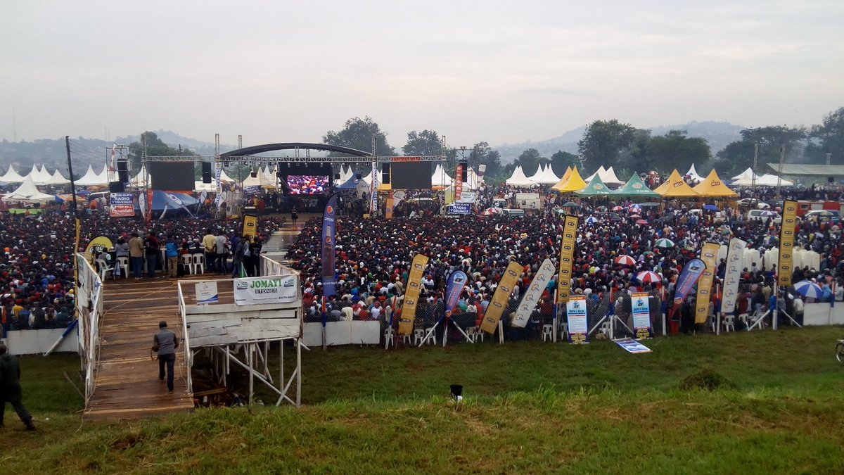 BugandaKingdom_'s tweet photo. #Enkuuka; ekiri mu #Lubiri, Abantu ba Beene tebatidde nkuba, olubiri luwuuma, balindiridde Ssaabasajja aggulewo omwaka omuggya https://t.co/EEETtKsYwY
