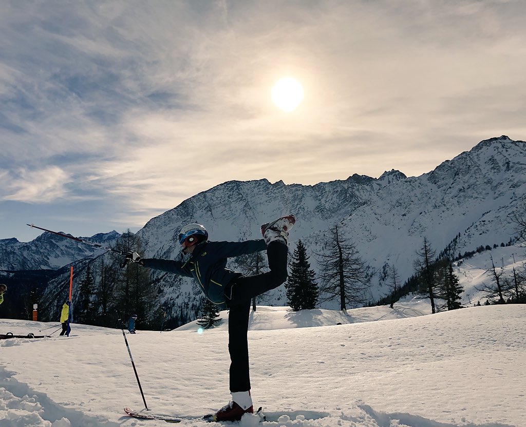 Tom_Strang1's tweet photo. Practicing the poses for @lesmillsUK #BodyBalance79 up in the mountains with the mother ❄️ Happy New Year from Italy 🇮🇹 https://t.co/zZgiNLgSm7