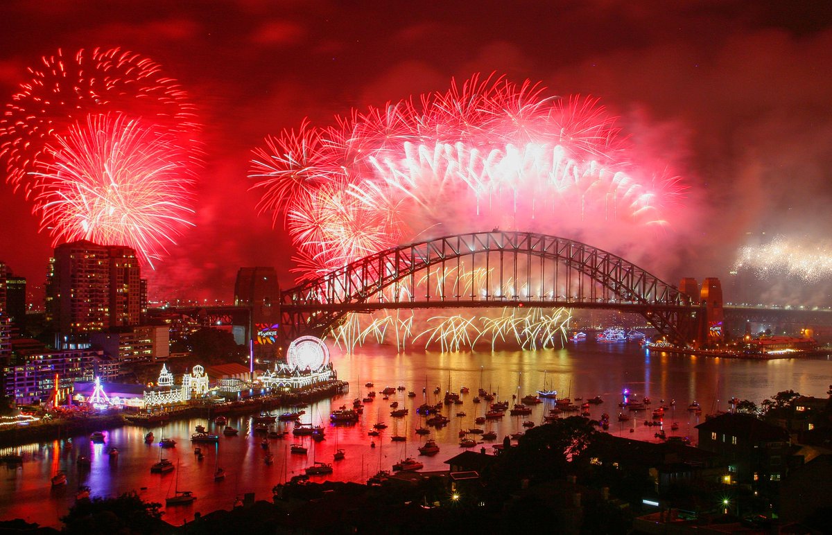 sydney_sider's tweet photo. 🎆 HAPPY NEW YEAR FROM SYDNEY, AUSTRALIA! 

#ilovesydney #sydNYE

Credit: @cityofsydney https://t.co/DUiTgOK02A
