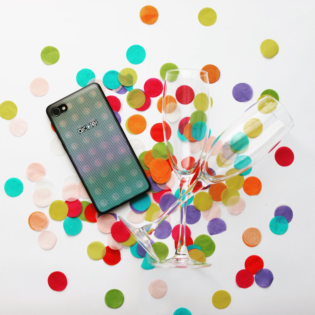 alcatelmobileIR's tweet image. #LightUp your way into 2018 with the #A5LED - available at @littlewoods.