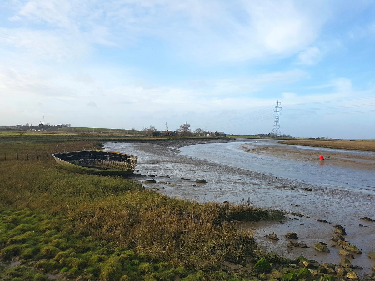 gardengirl1000's tweet photo. Barren but beautiful Faversham Creek @visitfaversham #shipwrightarms #oaremarshes #winterwalks #favershamcreek https://t.co/745syJHJ3h