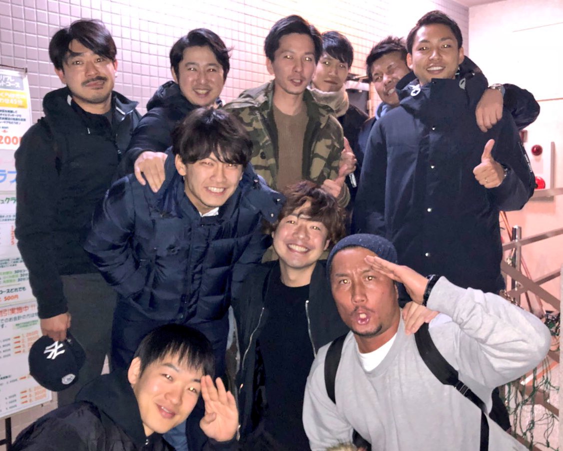 シュウペイ ぺこぱ 17年もたくさんの人にお世話になりました 本当にありがとうございました 来年もぺこぱをよろしくお願いします 久々に中学 高校とチームメイトだった 川崎フロンターレ の 小林悠 と ギラヴァンツ北九州 の 小野寺達也 にも