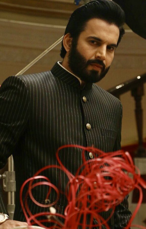 ActorAjaySingh's tweet photo. You were good 2017!!
#Lastpictureof2017 #RishtonKaChakravyuh #Onset #Baldev https://t.co/QF9pxZmmPw