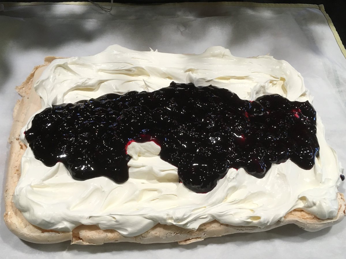 paulinedaniels's tweet photo. Tonight’s treat for everyone here tonight.!!
Homegrown black currant merangue roulade.!!
#blackcurrants #merangue #NewYearsEve2018 https://t.co/SzA8PXR3eh