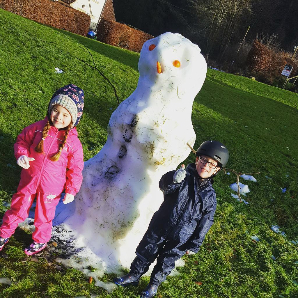 MallenderMark's tweet photo. #Winters walk around #Dalbyforest #NewYearsEve great day with the #kranks #twinlife ☃️😁 https://t.co/TbNl17CJ6c
