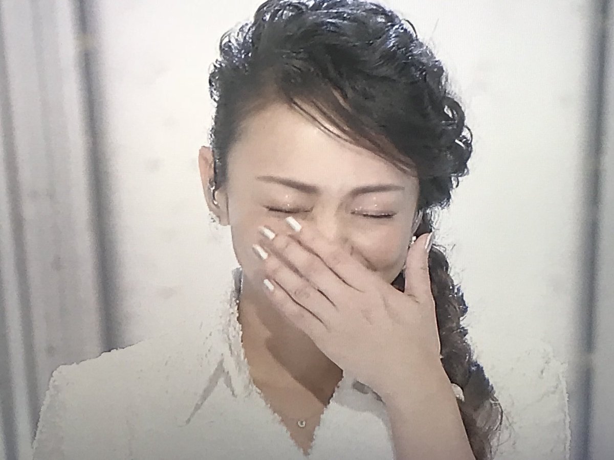 Nhk紅白 安室奈美恵さん Hero 熱唱 感極まったウッチャン イモトー 安室ちゃんやっぱかっこよかったよー Togetter