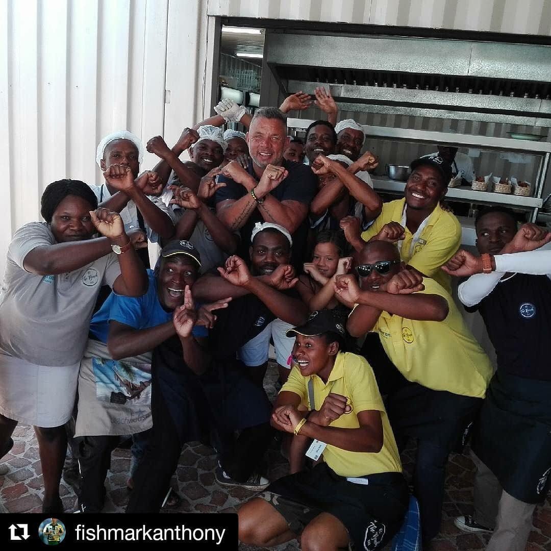 MFFoundationNPC's tweet photo. Anything to be a buccaneer...spreading the pirates love
#mff #markfish #markfishfoundation #buccaneers #spreadinglove #lastdayof2017 https://t.co/kzbD7fY12O
