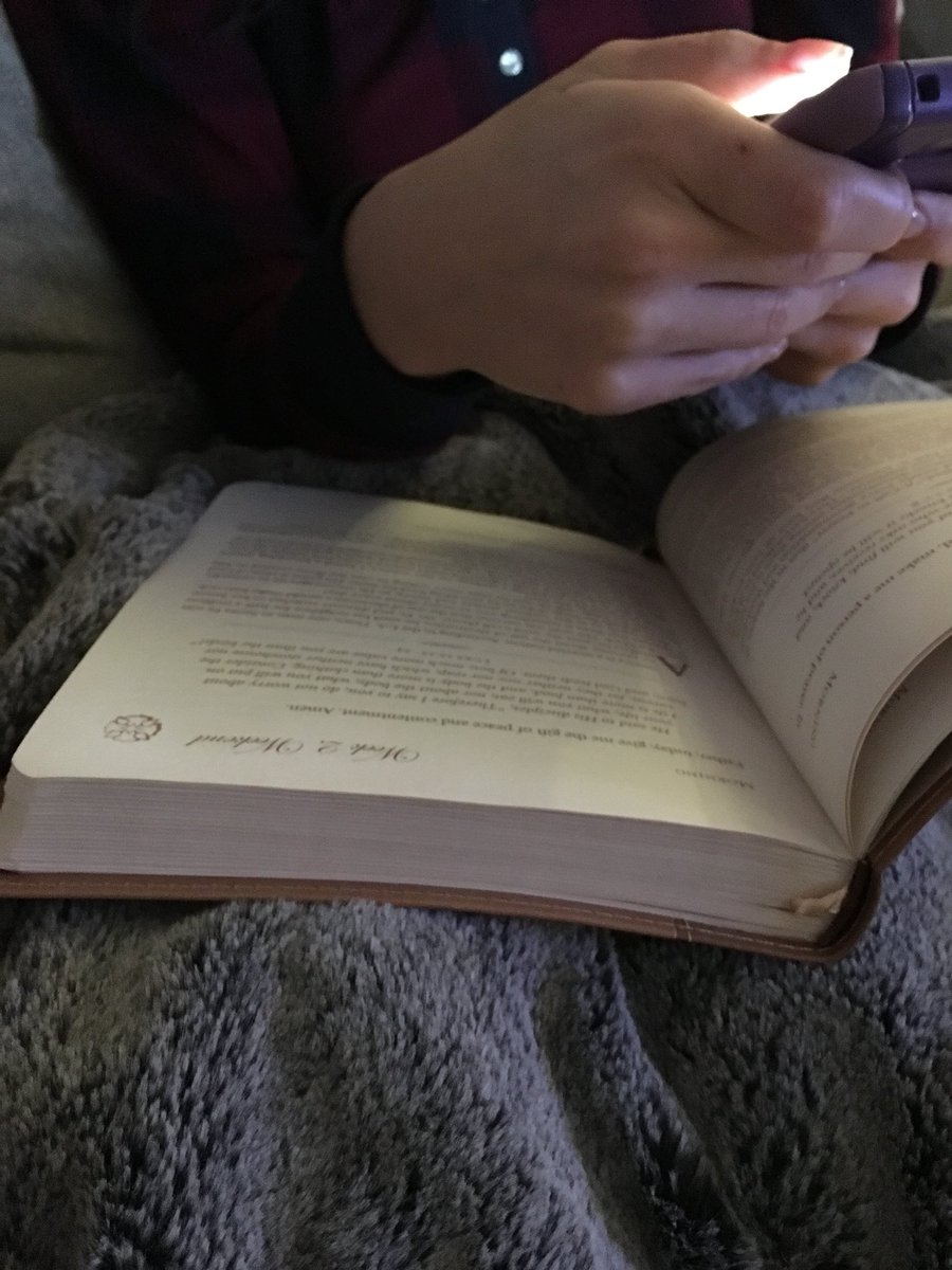 GMOON7's tweet photo. Ending my 2017 mornings with @SamRobertsWX by discussing a few devotions! #SundayMorning https://t.co/qtTY4kLTPn