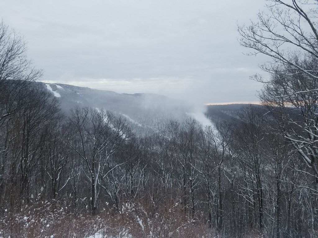 snowshoemtn's tweet image. Good morning from 4,848ft! 8 inches of snow since 6AM yesterday means top-shelf conditions out there today. Enjoy! 
#snowshoemtn #wvsnow #powder