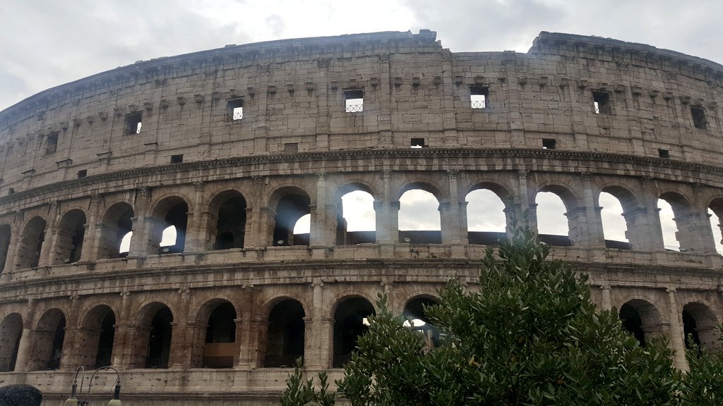 Nicole_Faccio's tweet photo. Le Meraviglie di Roma 💙 Grazie @IUS_VE per questa splendida #esperienza https://t.co/KHjzbOAjBl
