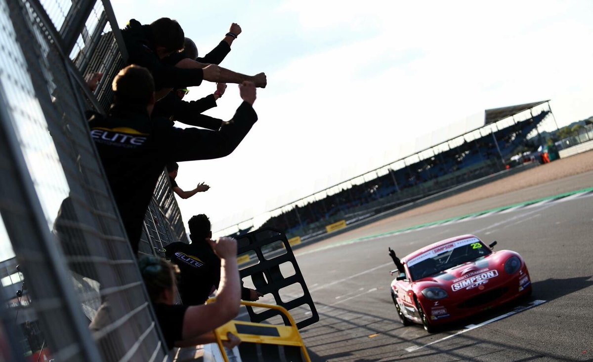 TomGambleRacing's tweet photo. What a year 2017 has been, can't thank everyone enough who made it possible! 2018 is looking good 👀 https://t.co/ZqGqu4iBlJ
