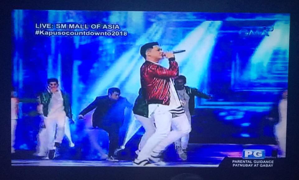tintinperez's tweet photo. GMA New Year Countdown...
First gap! Ganda ng shirt...I LIKE! 👍🏻👌🏻💯

Good job @NathanZafra! Outfit #1 done! 👏🏻👏🏻👏🏻

#KapusoCountdownto2018 https://t.co/8DTM5jk9GF