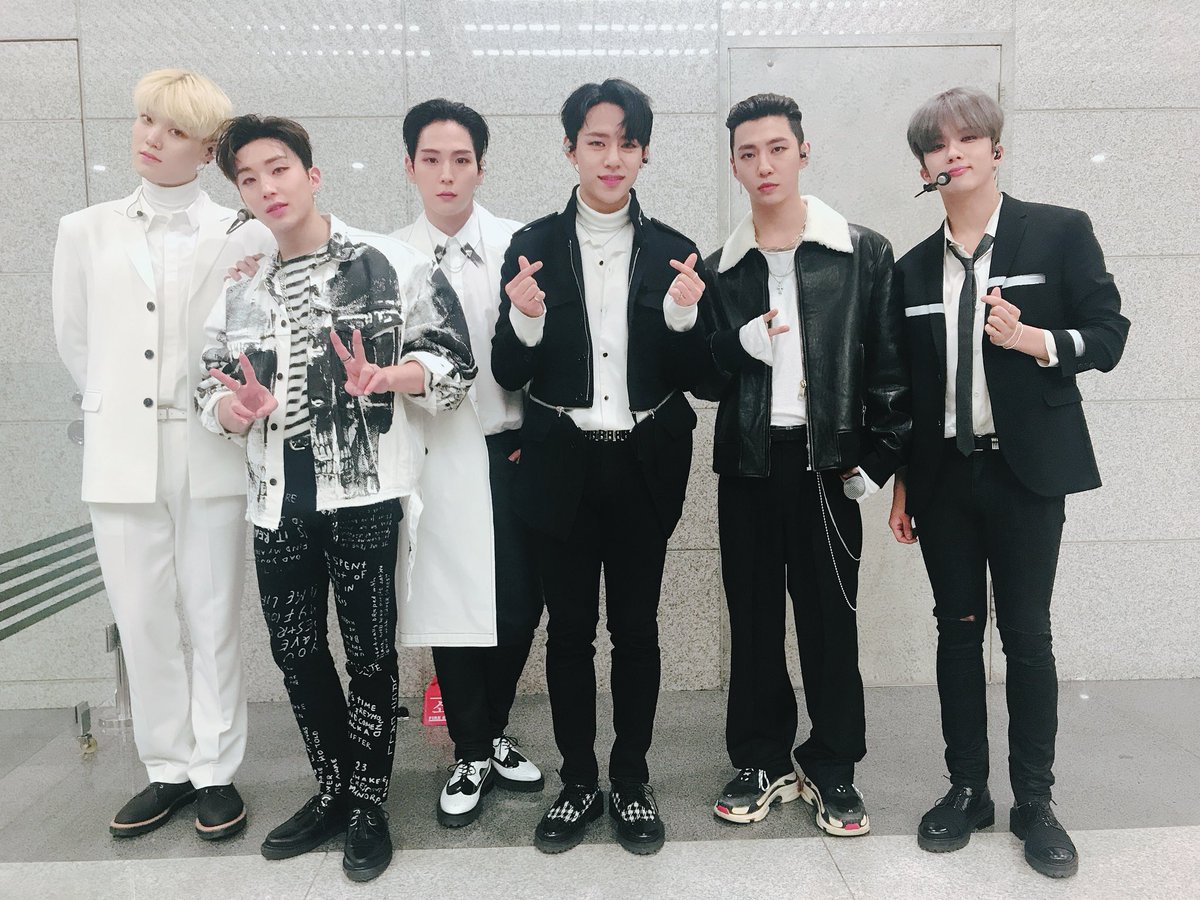 BAP_Fanstaff's tweet photo. 2018년 새해가 밝았습니다! BABY 여러분들 새해 복 많이 받으세요!🙏💕 MBC 가요대제전 호루라기 정말 너무너무 잘 해줘서 감동이에요!! 새해에도 더 많은 시간 함께해요!😁😁 집에 조심히 들어가세요~!👋👋 #BAP #EGO #HANDS_UP #BABY https://t.co/jEz5FDA75G
