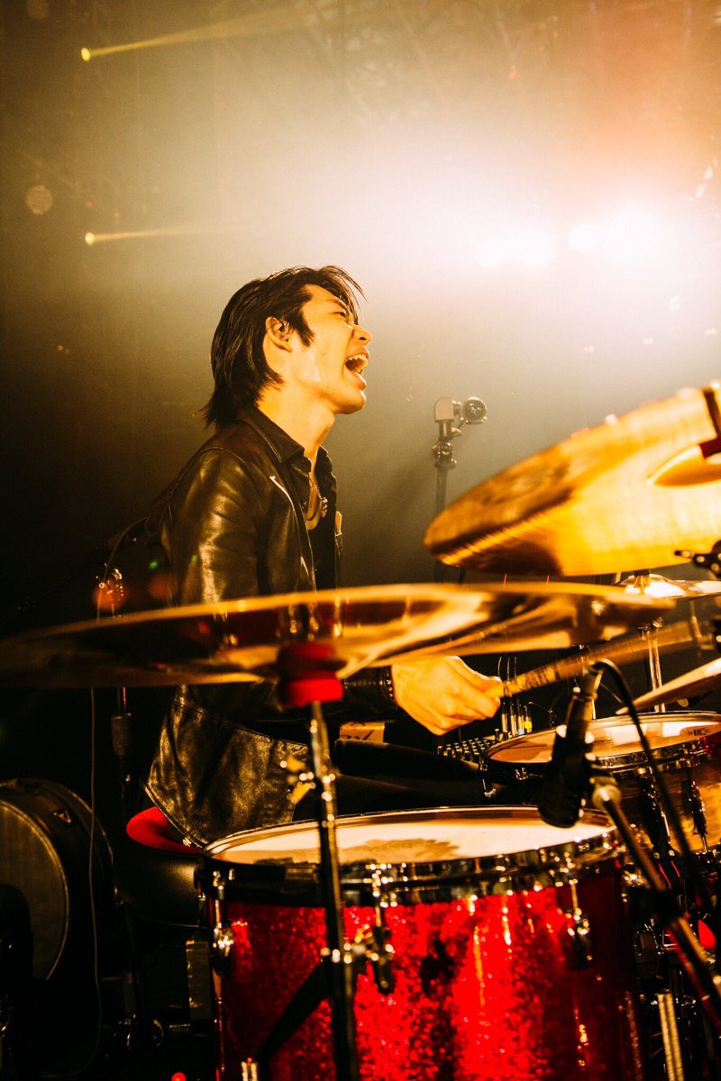 go_go_vanillas's tweet photo. 【Happy New Year!!!!】
あけましておめでとうございます！
 
今年もロックンロールで馬鹿騒ぎ！
共に”平成”を駆け抜けましょう！！

2018年もgo!go!vanillasをよろしくお願いします！！ https://t.co/wpCYTQjhWr