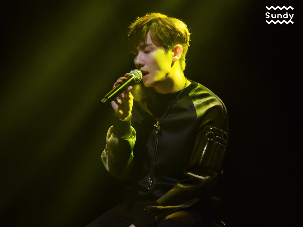 ssssssundy_'s tweet photo. Happy new year ❤️
오빠 꼭 건강하세요!
#이준 https://t.co/SjHZbrpn0I
