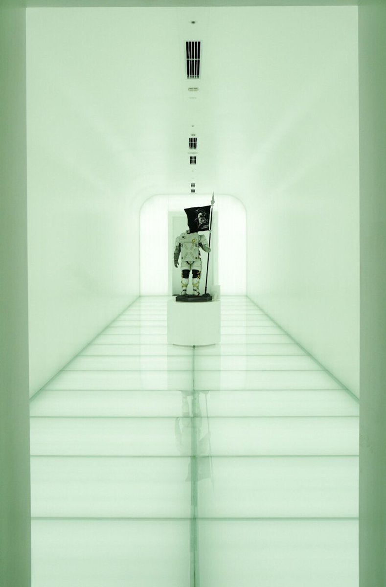 HIDEO_KOJIMA_EN's tweet image. As the year of 2017 is over, I would like to thank the fellows who fought with me together, the friends who cheered me up at anytime, the ppl who supported our dream with love &amp;amp; courage, and the fans from all over the world who supported me. Have a wonderful new year.