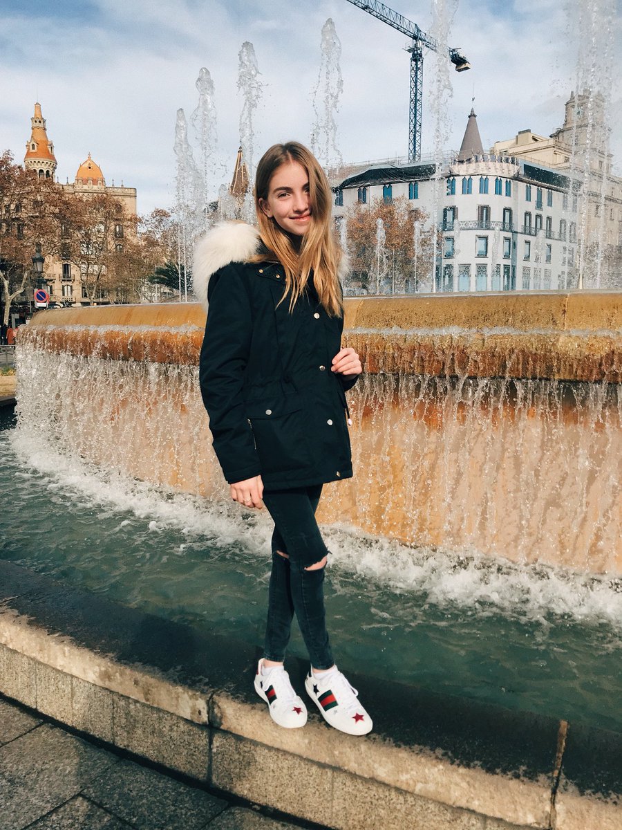 orlandojohnny9's tweet photo. Lauren look so pretty.... @LaurenOrlando #laurenorlando #Orlandofam 😋😙 https://t.co/K6xuoomqcx