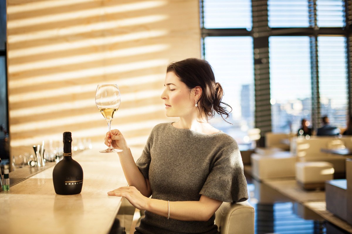 enjoyourwine's tweet photo. @GlassOfBubbly @GonzalezByassUK @montelliana @champ_chateau @sparklingwinos @ChampBookingCom @AsoloMontello @bubwine @CountyhallLDN @FredericBillet1 Some of my best moments: tasting #bolllicine in Milan and #camelvalley in my garden https://t.co/ulrESmldOV
