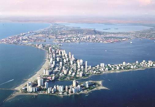 victoressa8's tweet photo. Foto 1
Visión de la #Cartagena soñada por nuestros abuelos
Foto 2
#Bocagrande mediados de los 40
Entre #CapilladelMar y #HotelCaribe, lotes recién rellenados por #Andian
antes mangles, dos lagos y un sol canicular
¡Hoy, vibrante sector turístico convertido en realidad! https://t.co/3O4cGwn2E7