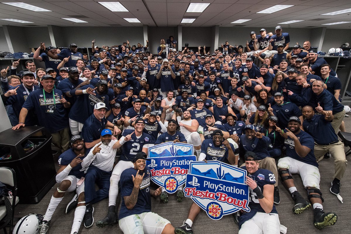 PennStateFball's tweet photo. Family Photo. 

#FiestaBowlChamps https://t.co/VrXPxuFArt