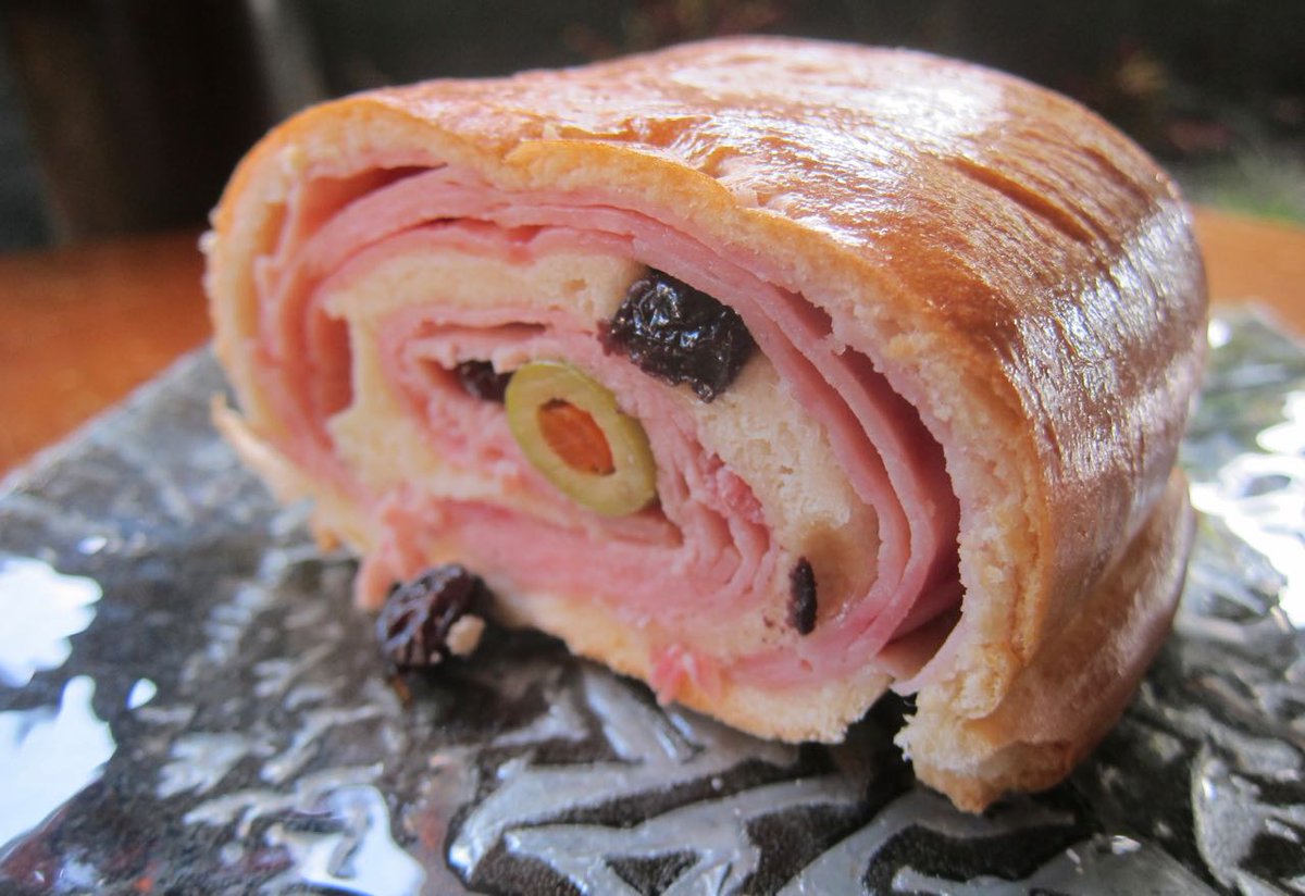 comachocolatier's tweet photo. No te pierdas nuestro pan de Jamón, entero o en trozos. #TerrazaComa #HayEnComa https://t.co/uBKbezcowR