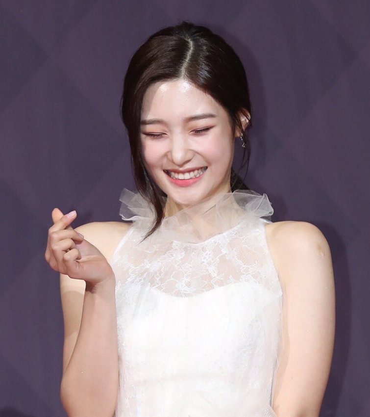 arinpoet's tweet photo. — December; Day 365

• I want to wish you all the best, that you have great success in your career, and that it will be a year filled with good things for all of us! Thank you for everything, especially for rejoicing me in difficult times. I love you, my angel. https://t.co/xwa30Cs3DY