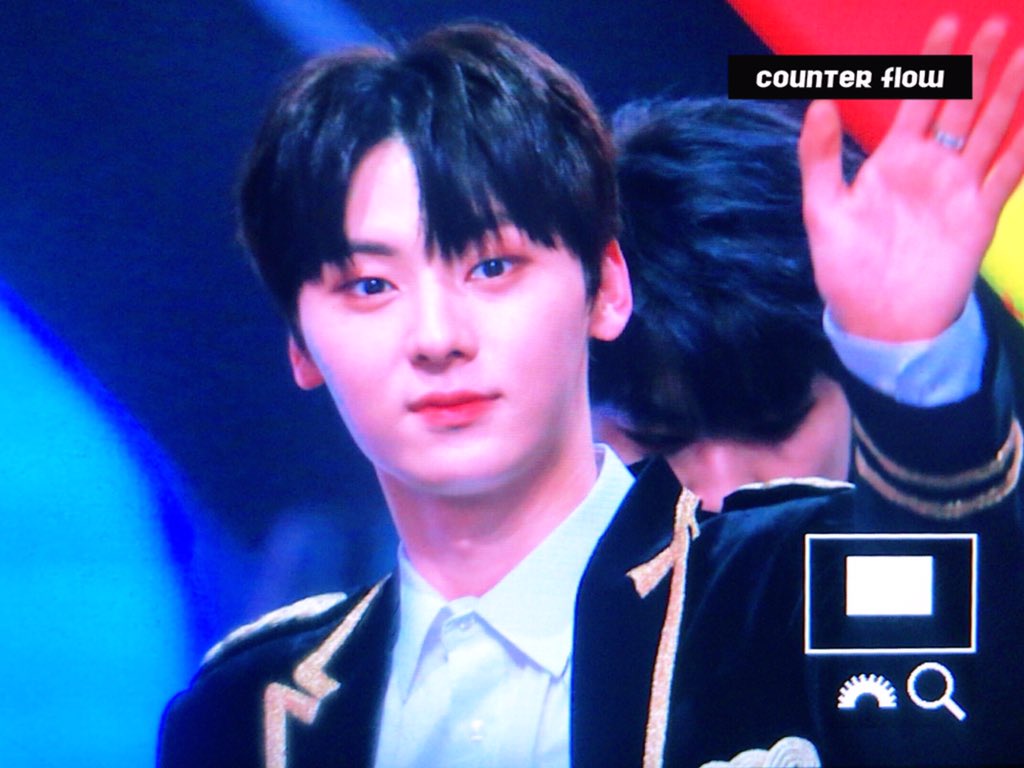 counterflow89's tweet photo. 180101 가요대제전 #민현 #황민현 #워너원 #minhyun https://t.co/MzIQWpINej