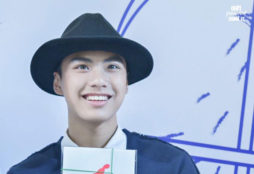 熊孩子新年快乐~<a href="/ohmpawatt/">Ohmpawat</a> #ohmpawat 
Happy New Year🎉🎉
pics from <a href="/MINDYIMM1/">ตอบไลน์เร็วกว่างับ *ทวิตฟอลก่อนเดม</a>