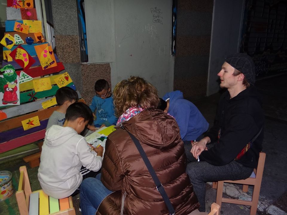 windofrenewal's tweet photo. Our best wishes from #athens We are celebrating together in #WELCOMMON We made 5 eco- (from reused materials) trees of wishes for the #NewYear2018 Decent & safe #housing, #socialinclusion, #coexistence #art #jobintegration for 160 #refugees from 18 nationalities https://t.co/rnITDv5mb8