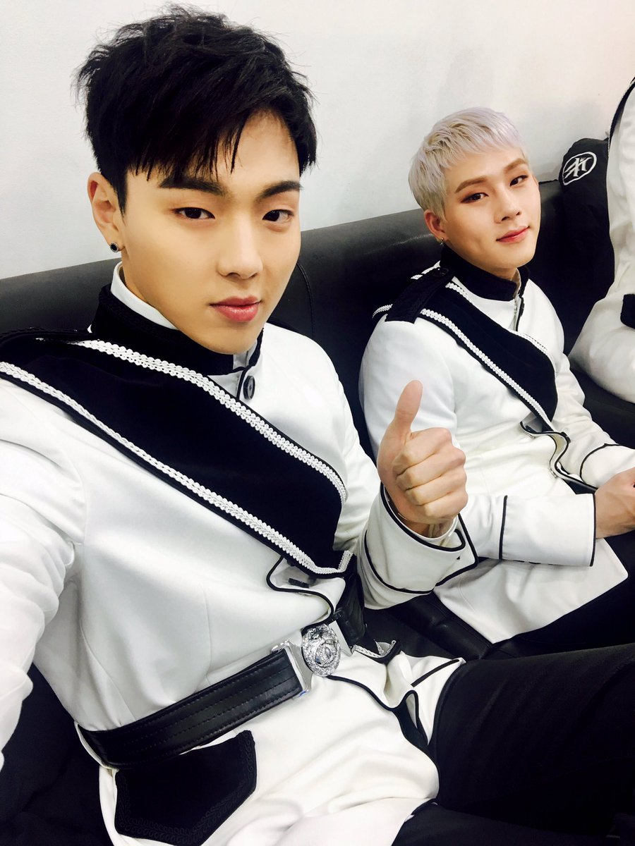 OfficialMONSTAX's tweet photo. [#셔누] 가요대제전 무대 기다려주고 응원해줘서 고마워 몬베베 2017년도 함께해줘서 고맙고 새해복 많이 받으세요ㅎㅎ https://t.co/MgHTlqjnsv