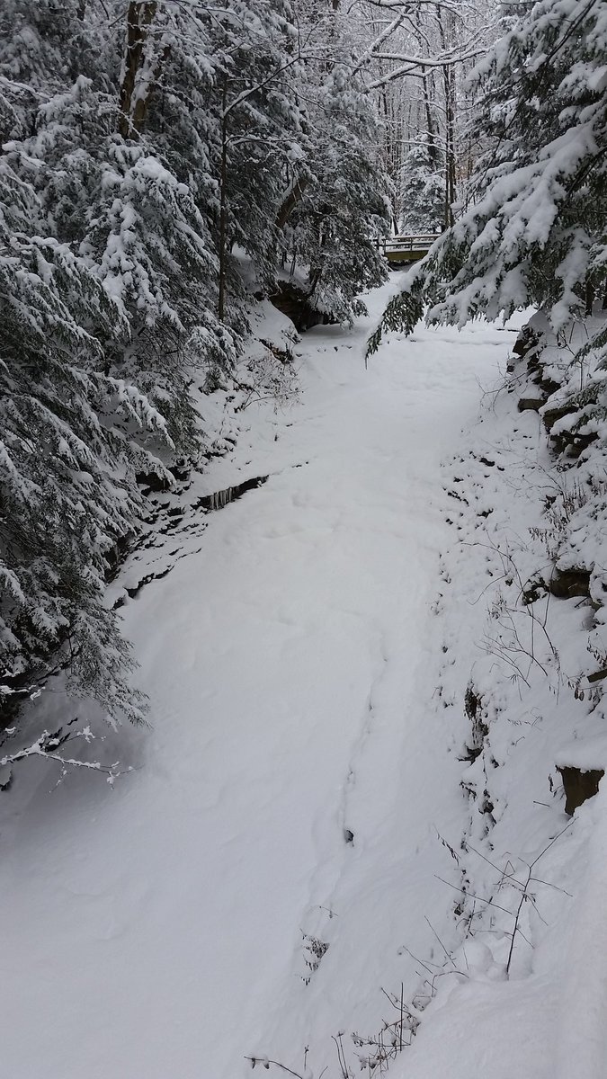 markincle's tweet image. A completely snow covered Bridal Veil Falls in the Bedford Reservation. @clevemetroparks #cleveland #NewYearsEve
