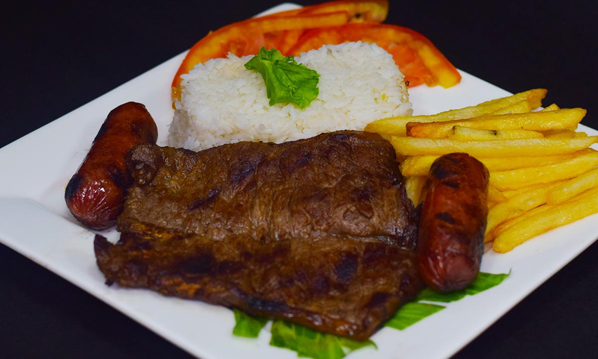 RibsState's tweet photo. ¡Se nos va el año viejo! Porque no aprovechamos de disfrutar este último día con un buen plato de #NYSteak 😍😍 https://t.co/6D6LGTgJ0k