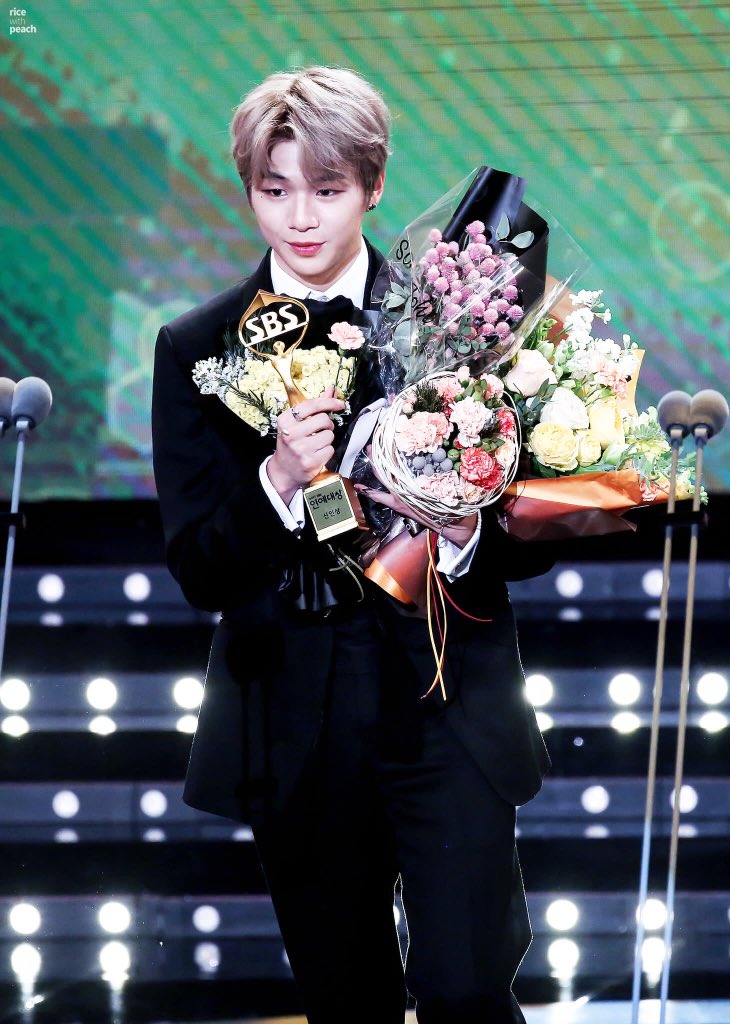 refdanik's tweet image. Happy new year sayang, sabar sabar ya sama aku yang gak sempurna ini haha.. Semoga kita bisa ketemu tahun baru lagi berdua. I love you, kang nahee ❤❤