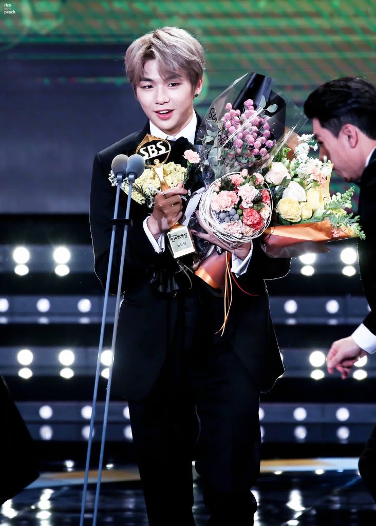 refdanik's tweet image. Happy new year sayang, sabar sabar ya sama aku yang gak sempurna ini haha.. Semoga kita bisa ketemu tahun baru lagi berdua. I love you, kang nahee ❤❤