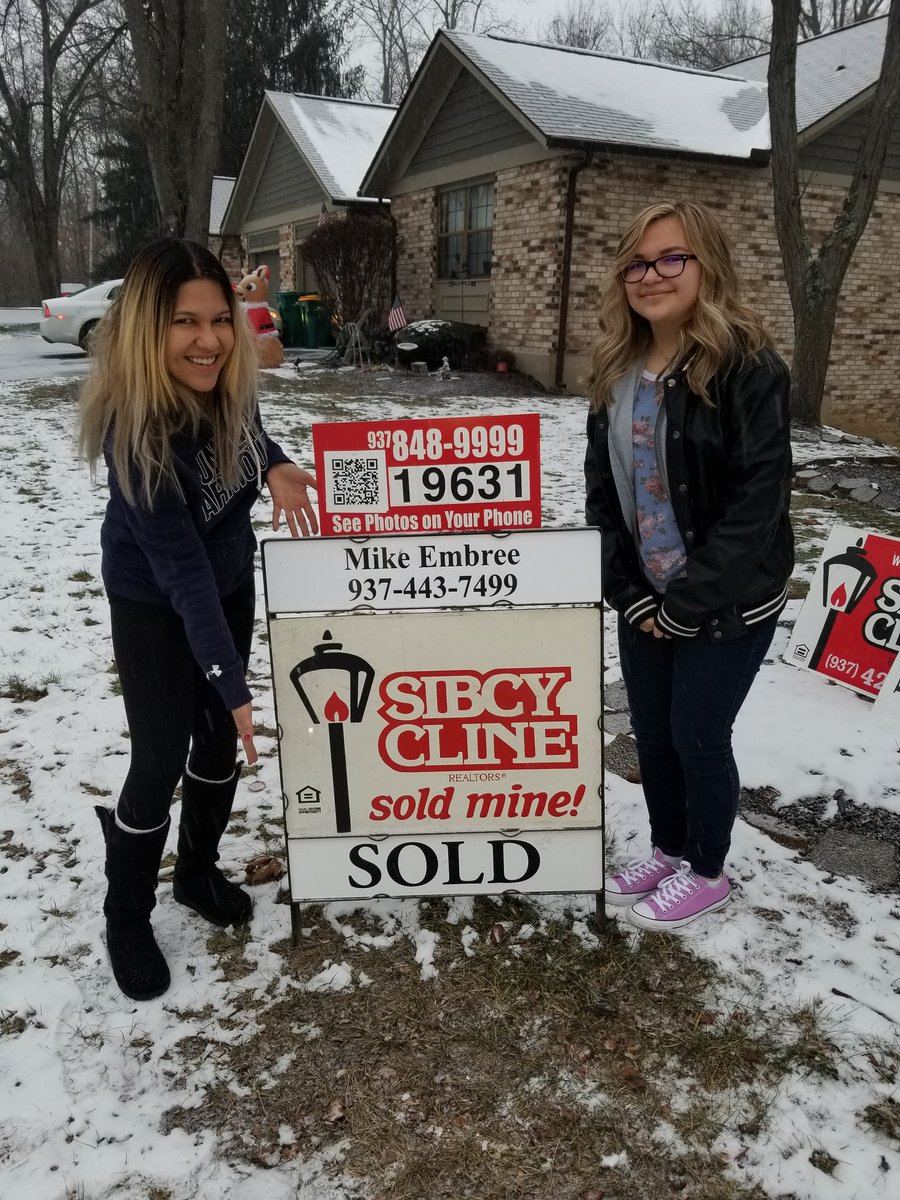 RealtorMikeSibC's tweet photo. Don't let the rumors about winter stop you from listing your home. It sure doesn't hold me back! Let's play in this snowy market and say SIBCY CLINE SOLD MINE! #holyrealestatebatman #realtor #dayton #sibcycline 
https://t.co/JWLuO8TiAH https://t.co/5dkjLQRKoH