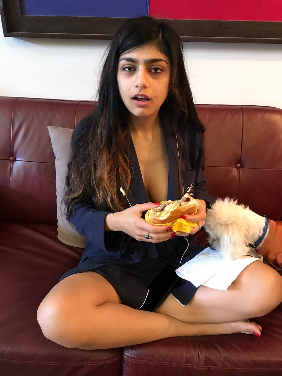 miakhalifa's tweet photo. Lettuce pray for more composed 2018 https://t.co/n0NKAUsiAx