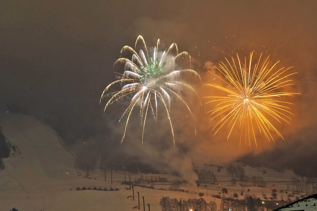 BormioInfo's tweet photo. #buonanno2018 da #bormio #buonanno #HappyNewYear2018 #happyneeyear https://t.co/ucj2fBokm4