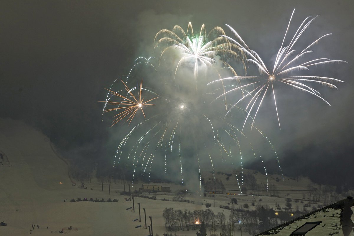 BormioInfo's tweet photo. #buonanno2018 da #bormio #buonanno #HappyNewYear2018 #happyneeyear https://t.co/ucj2fBokm4