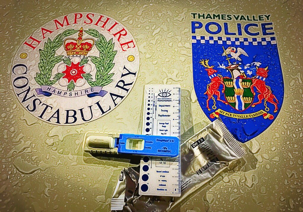 tvprp's tweet photo. Busy end to 2017 - Pursuit in #MiltonKeynes concluded safely, driver arrested for #DrugDriving #DangerousDriving #FailingToStop #NoLicence and #NoInsurance
Driver then decides he won’t provide a specimen in custody, so add #FailToProvide to the list #PC5650 #HappyNewYear https://t.co/AtQv1cKTmK