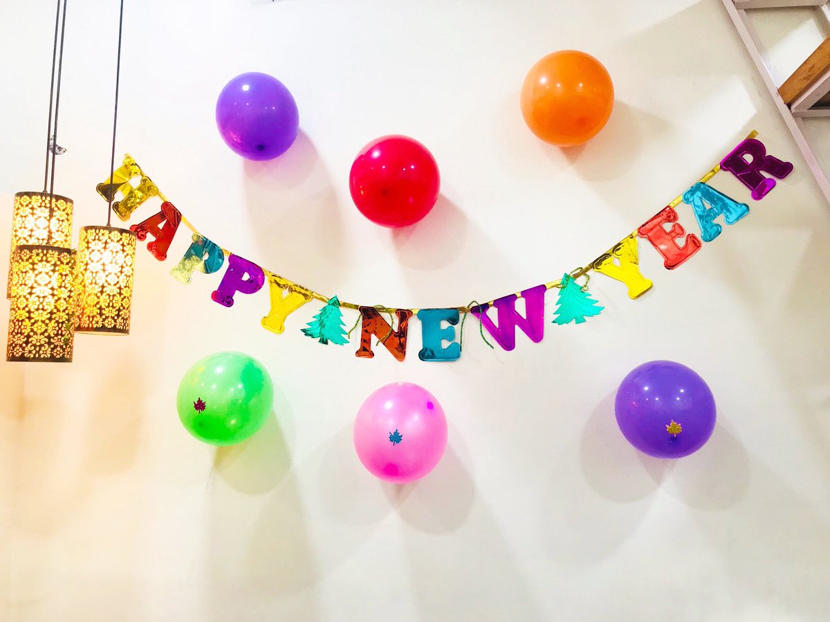 faisalkofficial's tweet photo. HAPPY NEW YEAR EVERYONE 🎂🎉
Welcome 2018 🌟🎉💐🕺💃🎄💕☺️ https://t.co/ck49KDea1T