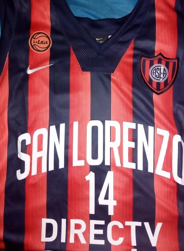 comunidadcuerva's tweet photo. No importa que modelo elijas ni donde lo pases, hoy el año nuevo hay que recibirlo vestido de #SanLorenzo! 🔵🔴 https://t.co/uYrzh6RIwE